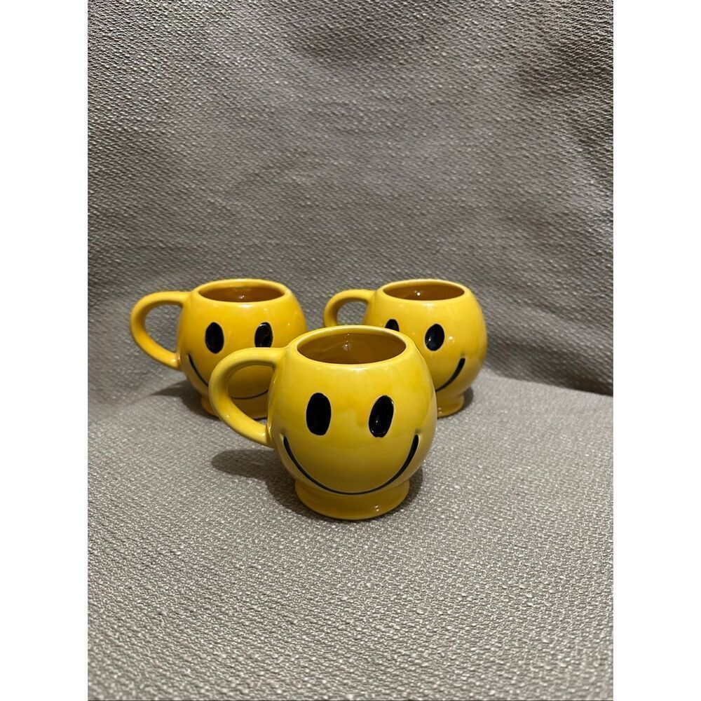 Vintage 1970's McCoy Pottery USA Ceramic Yellow Smiley Face Mugs Coffee Cup EUC